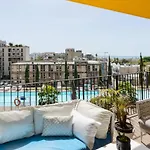 Bright & Chic Condo With Pool & Unique View By Feelhome