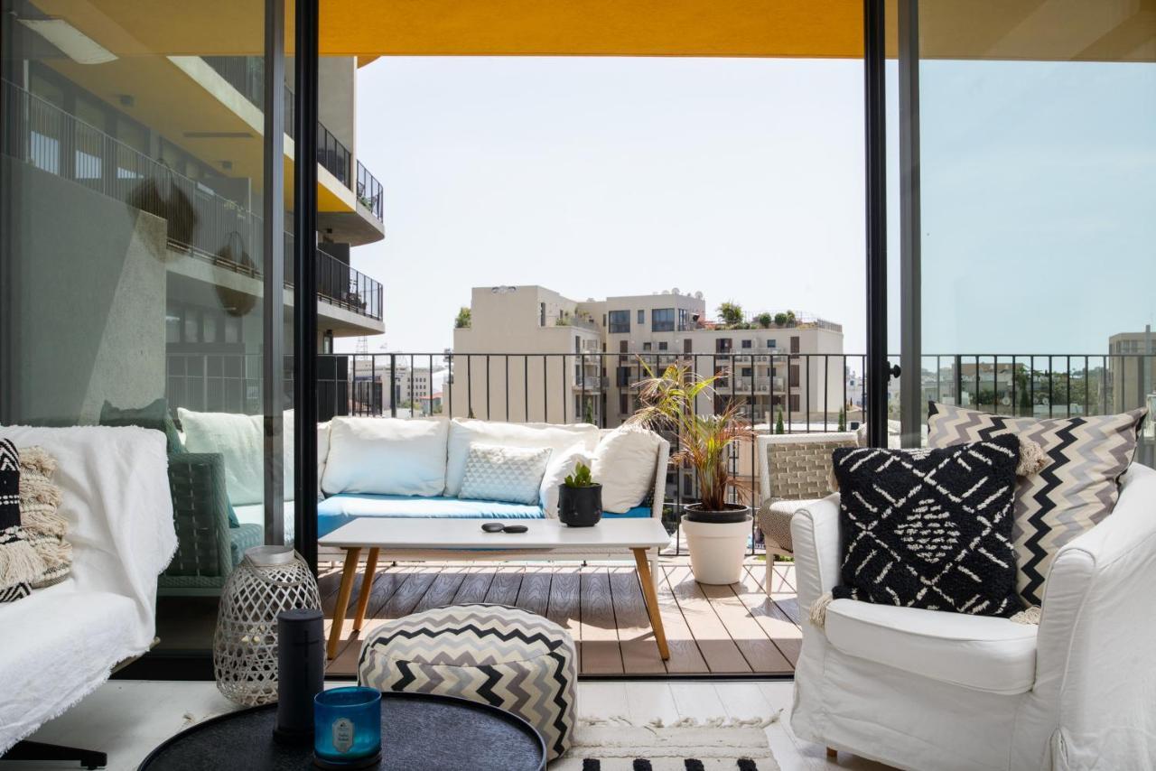 Bright & Chic With Pool & Unique View By Feelhome * Tel Aviv